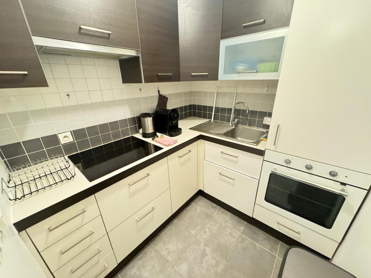 Apartment Beautiful 3 In A Serviced *
